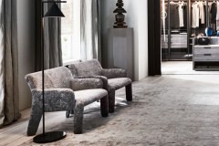 molteni-armchair-gloveup-01