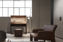 molteni-armchair-gloveup-04