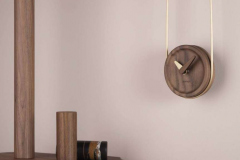 MCESLAGN_MICRO_ESLABON_WALNUT_GOLD_AMBIENTE_LOW_RES-1