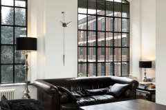 punto-y-coma-nomon-clocks-apartment