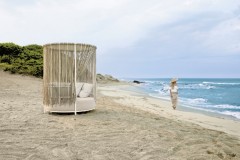 Art-4390-white-con-modella-esterno-Roberti_09_20_0027-1